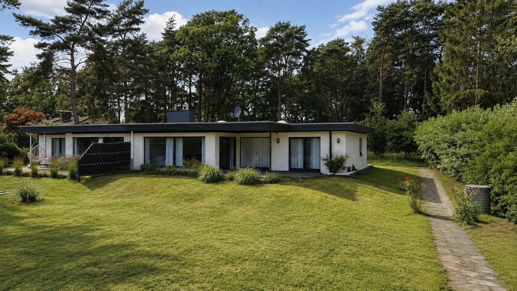 Exklusives Wohnen auf einer Ebene: Bungalow-Doppelhaushälfte in Bestlage